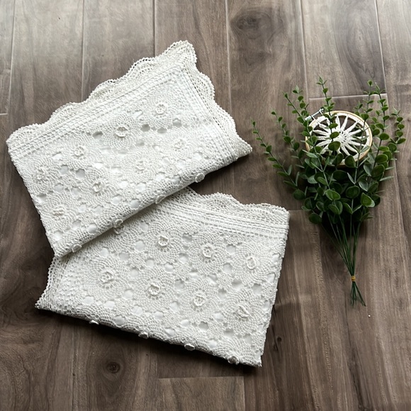 VINTAGE Farmhouse Eyelet lace standard full/Queen pillow cases - NEW - Picture 2 of 6